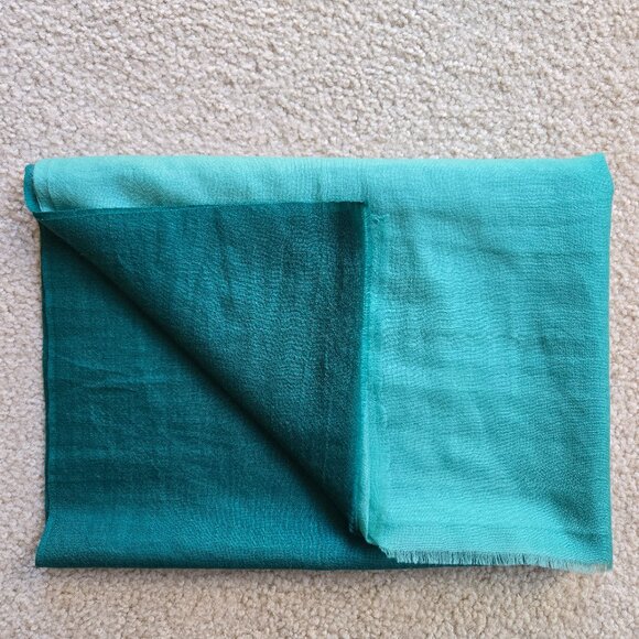 NWOT Lightweight Cashmere Scarf Green Ombre - Picture 1 of 9